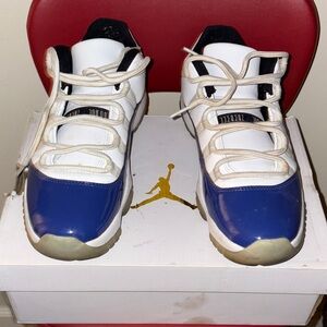 Air Jordan  11  concord blue and white low size 9.5